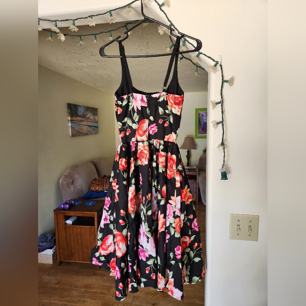 Pinup Couture Black Floral Holly - Picture 2 of 5